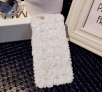 浪漫蕾丝跟白色珍珠DIY创意拼接的手机壳图片