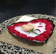 玫瑰造型的手工烘焙DIY制作美味心形蛋糕