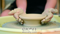 DIY手工制作店跟大家分享传统陶瓷泥料制备工艺的步骤