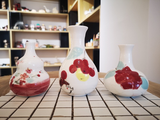 入秋了，到陶指艺创意店来DIY不一样的陶艺花瓶